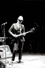 thumbnail link to photograph Paul Weller on stage